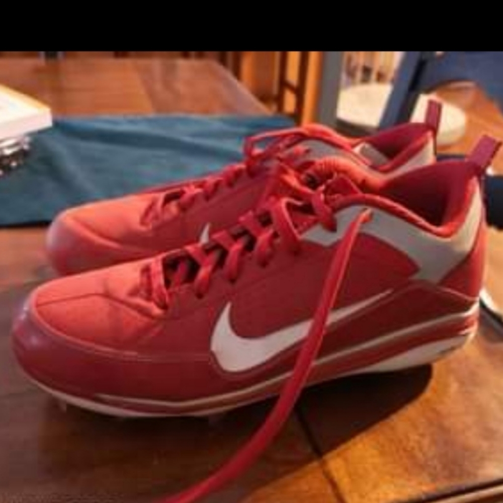 Baseball cleats